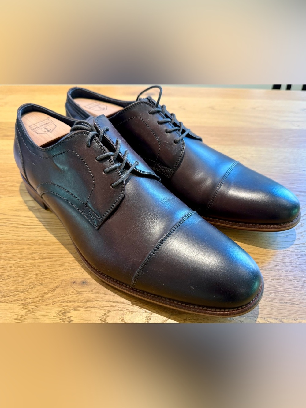 EUC Florsheim brown leather cap-toe oxfords